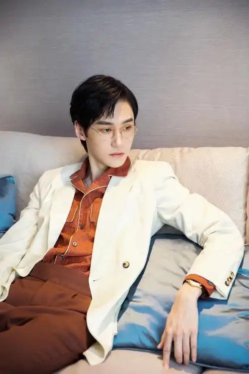 汪铎禁欲系光影大片##汪铎富贵四件套