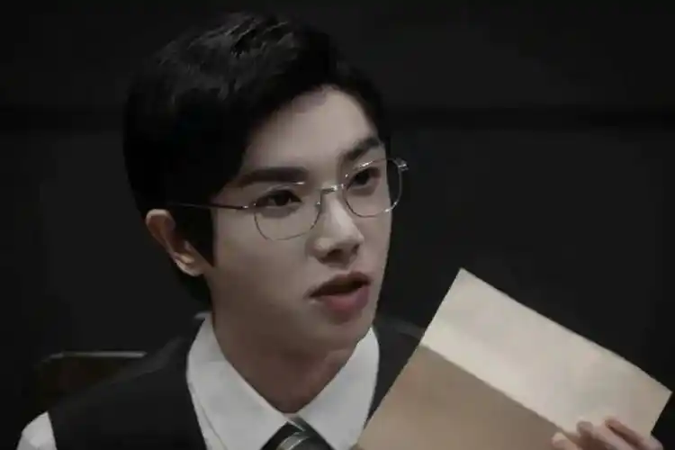 华晨宇也承了孩子,却是单身状态,孩子都生了,却换不来一张结婚证