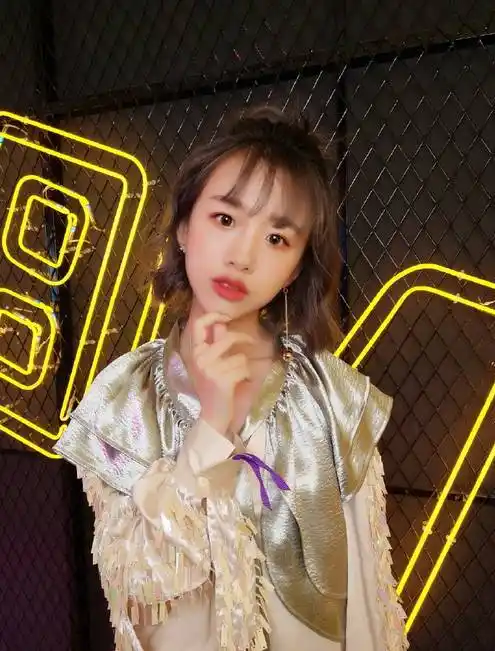 情报站丨因不给雪梨p图而被骂的阿沁其实是7年前就走红的网红鼻祖67