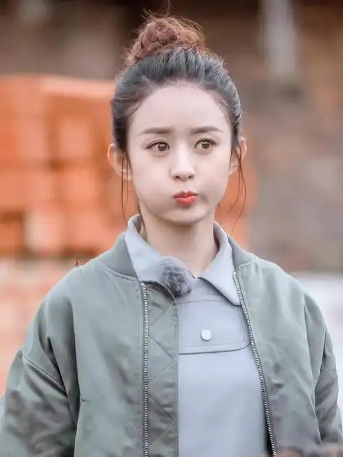 赵丽颖早期照片小圆脸美的很