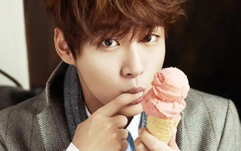 韩国男演员尹时允桌面壁纸尹时允尹时润韩国男演员帅气明星明星写真