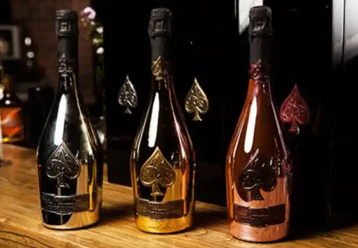 黑桃a香槟多少钱一瓶,8800元一瓶(全手工制作的香槟)