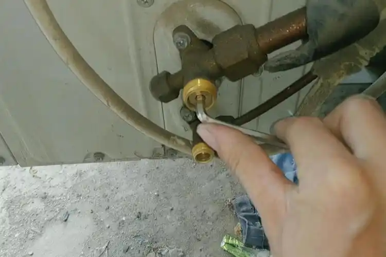 空调拆机怎么收氟步骤很简单师傅讲解圆柱形柜机空调拆卸过程