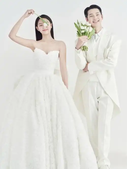 谁拍谁美60炒鸡出片的极简风纯色婚纱照