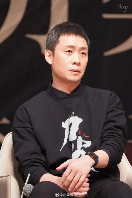 "愿你在热爱的镜头里闪耀,愿你的舞台上永远有光为你照亮.演员张译,生