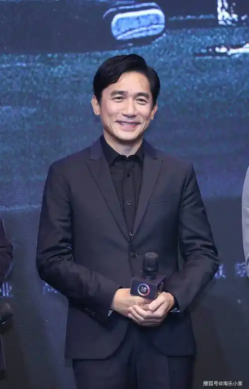 大叔的爱西装型男不止黄德斌细数穿西装最帅的40岁以上男艺人