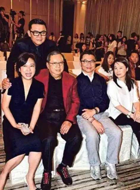 父亲留下了5家上市公司,前妻是台湾女明星,前女友还是王祖贤_林建岳