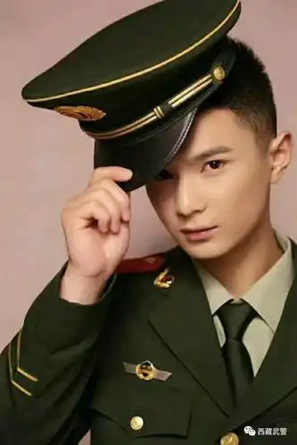 《哨位上的青春》军营里的绿花!女兵漂亮,男兵帅气!