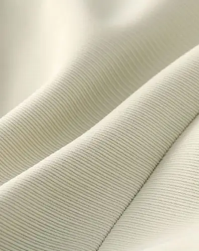 香草色网纱镂空装饰长袖连衣裙