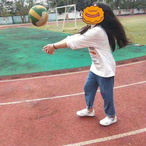 排球颠球 - 美篇