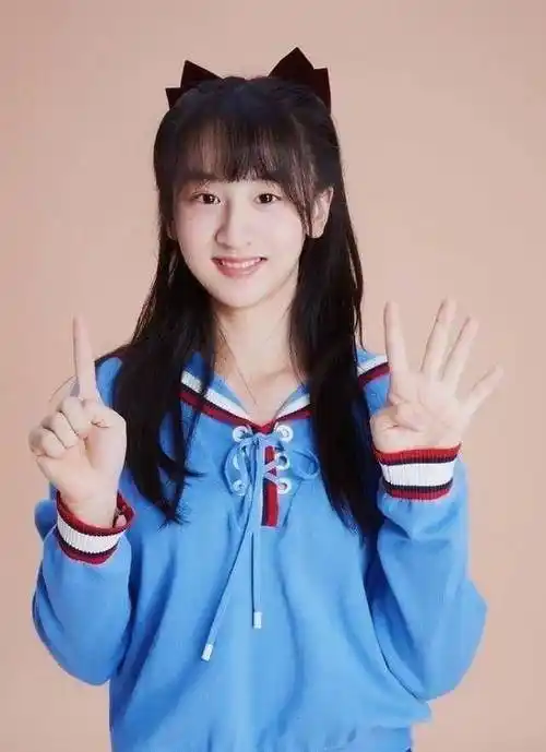 田亮与女儿拍亲子写真,14岁森碟变运动美少女,身高优越颜值超高_父女