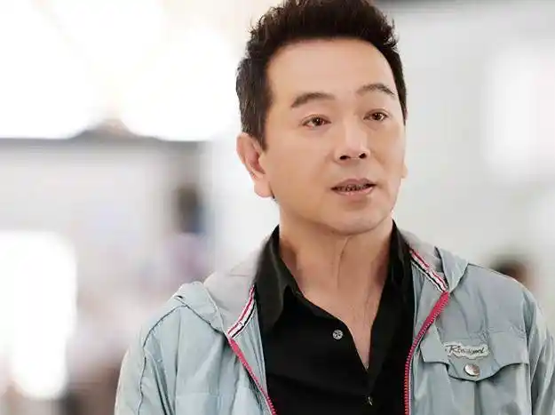 张晨光出道37年为何至今没有绯闻,看到他妻子的照片,真相大白_时间