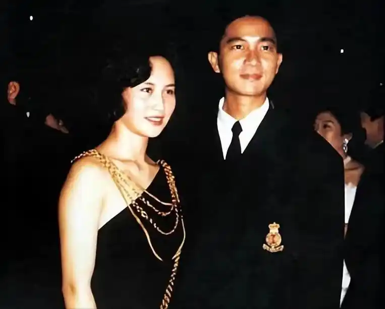 有种爱情叫何超琼和陈百强:你含泪送我出嫁,我冲破世俗为你扶灵