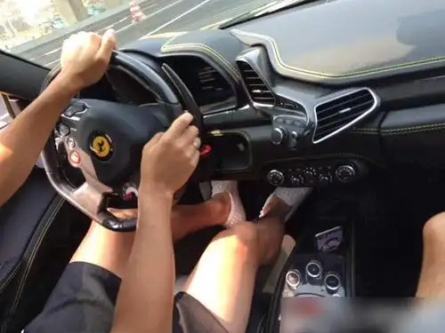 9月23日,赵明剑爱子过百天,妻子李瑞雪在社交媒体上晒出了宴席的照片