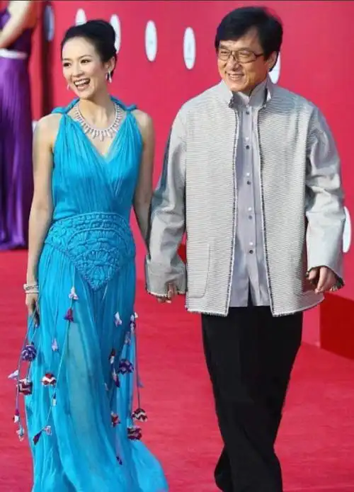 【04】2009年,章子怡陷入"三重门"风波,资源和名声都遭受重创,可谓一