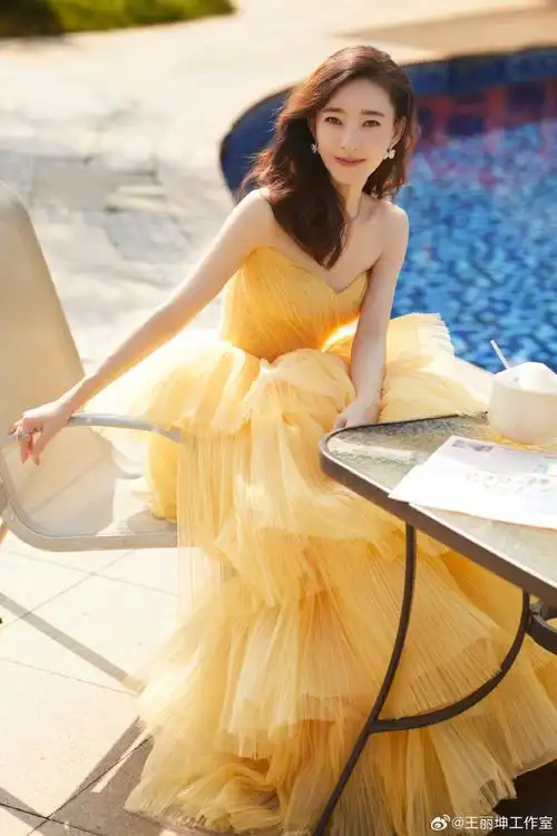 演员@王丽坤受邀出席#第36届中国电影金鸡奖#,致敬中国电影,传承匠心