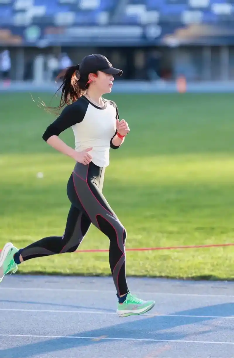 阳光下奔跑的自由灵魂!