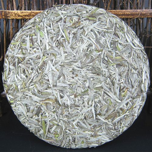 正宗福鼎白茶饼2018年高山花香白毫银针茶饼白茶茶叶太姥300g包邮