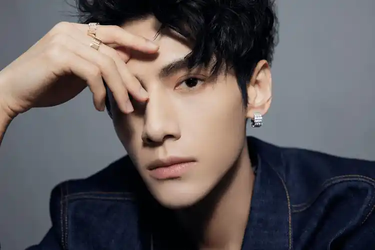 罗云熙解锁迪奥珠宝大使新身份商业价值飙升时尚表现力获认可