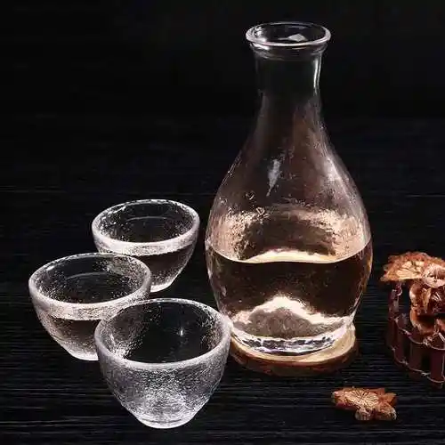 笔拙写来赖勤奋,老酒三杯抖精神.七言古风抒胸臆,幸福岂在富与贫.