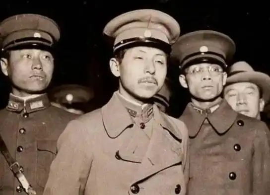 为啥西安事变后扣押蒋介石的张学良被软禁而杨虎城却遭遇害