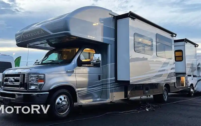 福特e450超c级美式房车 - 2023 entegra coach esteem 29v