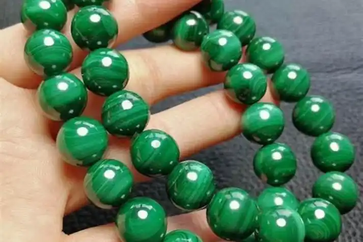 孔雀石怎么辨别真假图解?什么属相不能挂孔雀图