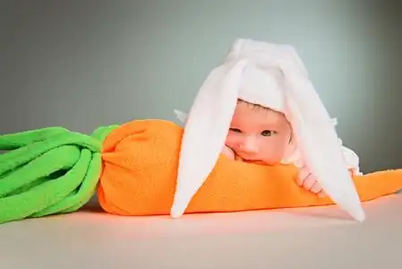 小刚出生的婴儿照片