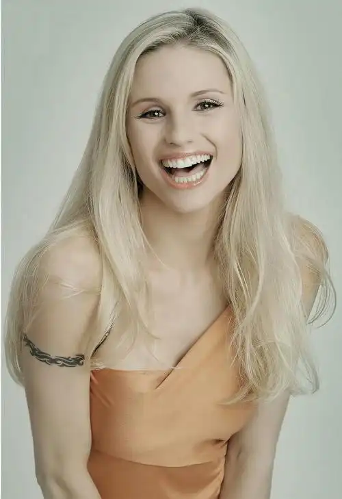 凤栖阁:欧美佳丽-开怀大笑的金发阳光美女!