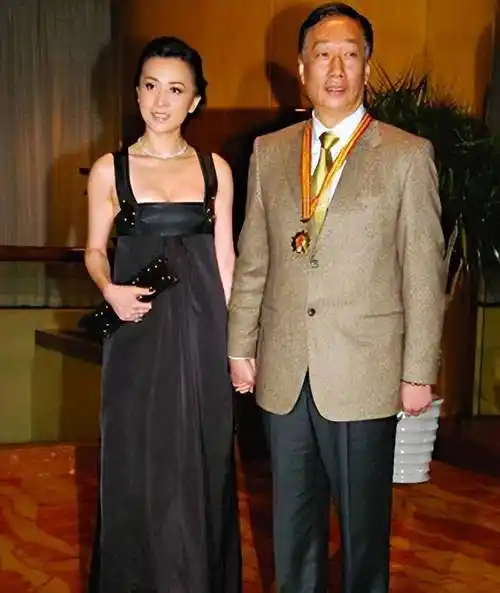 小24岁平凡妻子,六年生3个儿女,堵住多少人的嘴_林淑如_林志玲_刘嘉玲