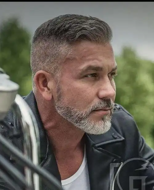 男人过了45岁想换发型试试这几种时尚有型很精神