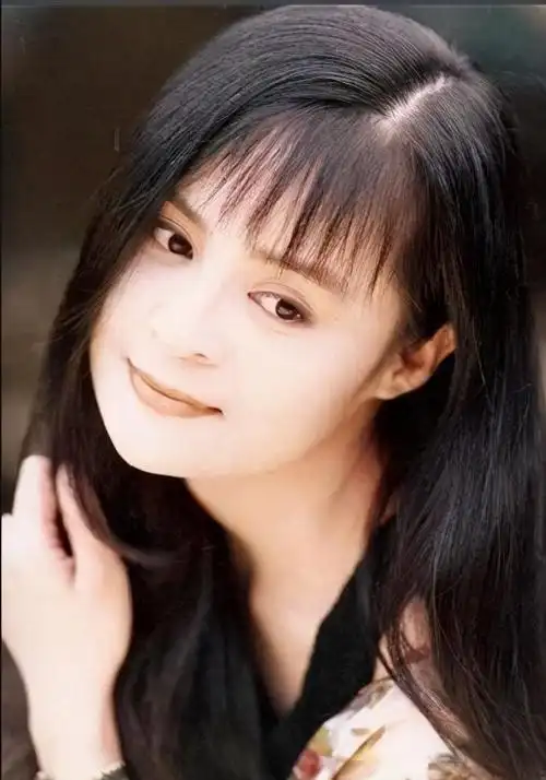 琼瑶御用歌手高胜美,面对公司的压榨忍气吞声,如今无人问津