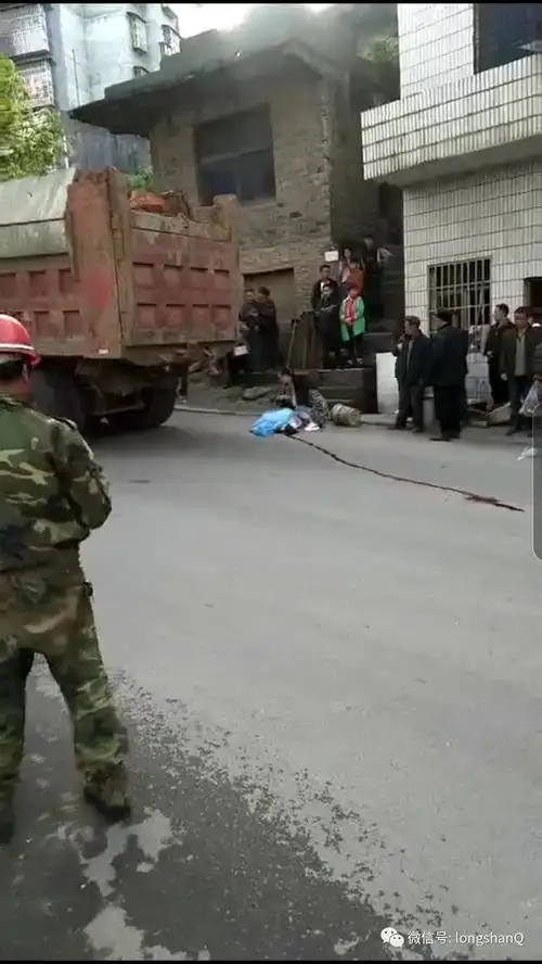 不知车祸详细原因,以相关部门发布为准