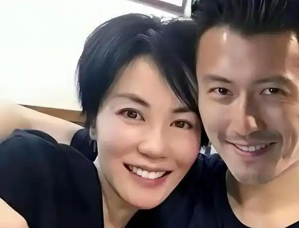 事实证明,这次42岁的艺术家谢霆锋,早已走上明星的另一条大道!