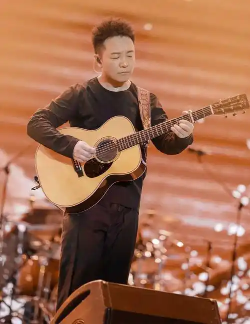 nio day 2023丨在西安,与摇滚歌手许巍一起向上