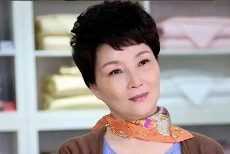 原创著名演员朱茵婚姻失败对女儿有愧疚一生最痛苦的事是失眠