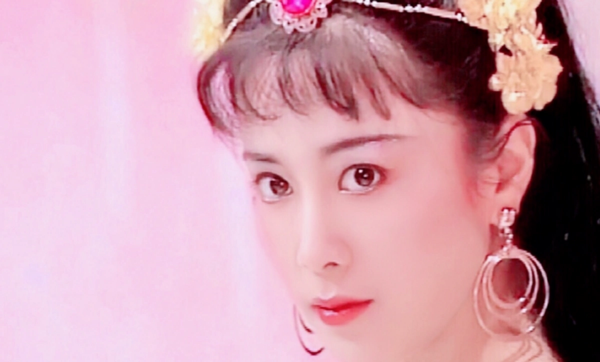 傅艺伟:退圈成富婆却又锒铛入狱,"最美妲己"究竟经历了什么?