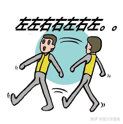 面部表情单一,根本看不出喜怒哀乐;走路姿势很怪,显得很不协调,还会