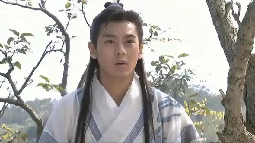 49岁林志颖被偶遇:在上海坐地铁大眼睛太出众,口罩都遮不住神颜