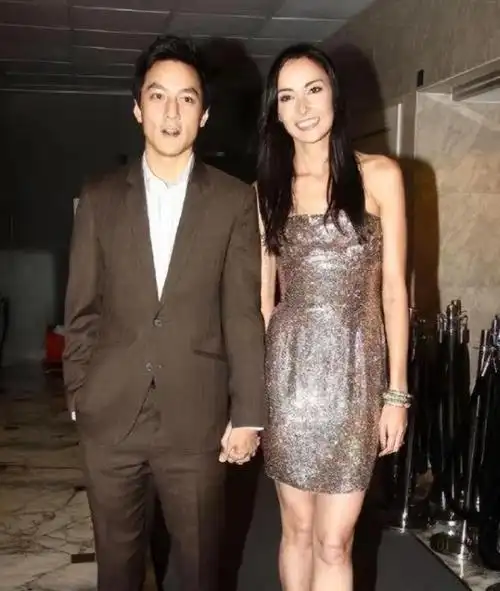 吴彦祖庆结婚14年亲手烘焙蛋糕表白lisa被宠成人生赢家