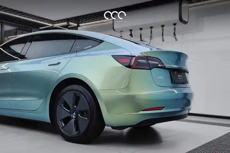 特斯拉model3全车漫彩改色膜渐变亮面灰幻绿