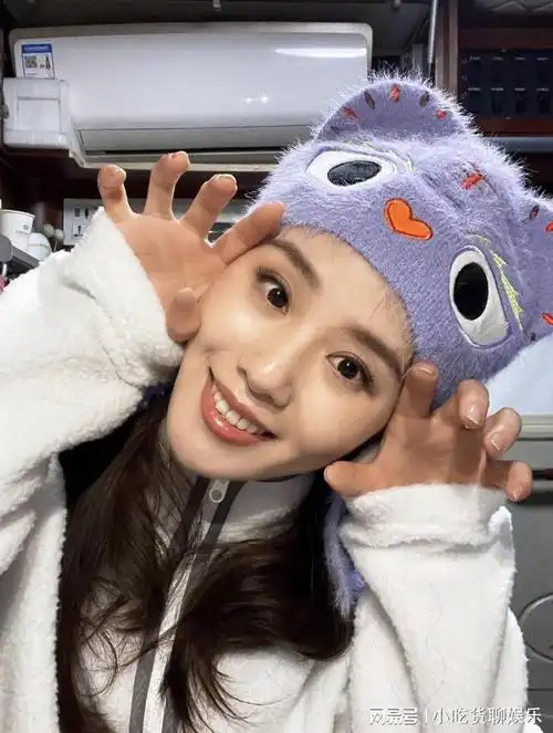 刘诗诗新年虎头帽自拍好可爱