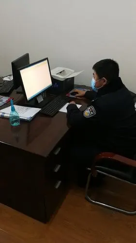 勇于逆行的最美校警-大四站派出所校警李厚臣