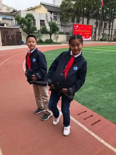 豆丁趣闻南京这所小学近2000名学生怀孕了还这么炫肚子