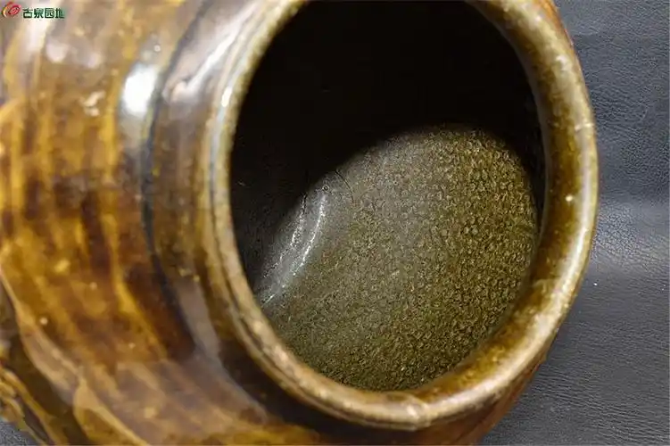 [欣赏] 清代酱釉四开窗花鸟题材大罐