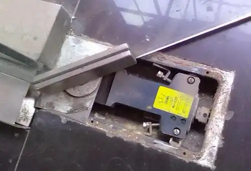 玻璃门地弹簧怎么调试