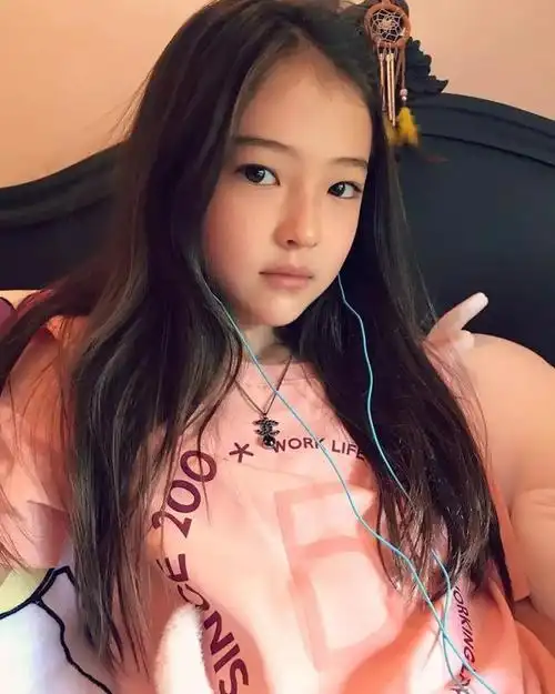 壁纸丨这位10岁的小女孩才是堕入凡间的天使吧