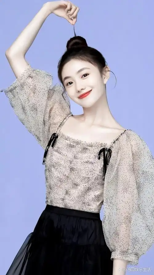 刘浩存是一名颜值和演技都在线,非常有潜力的娱乐圈小花.