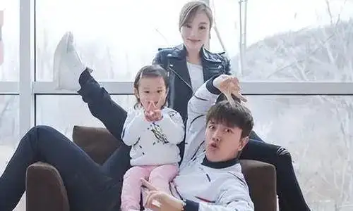 贾乃亮喜得双胞胎是真的吗关晓彤确诊怀孕