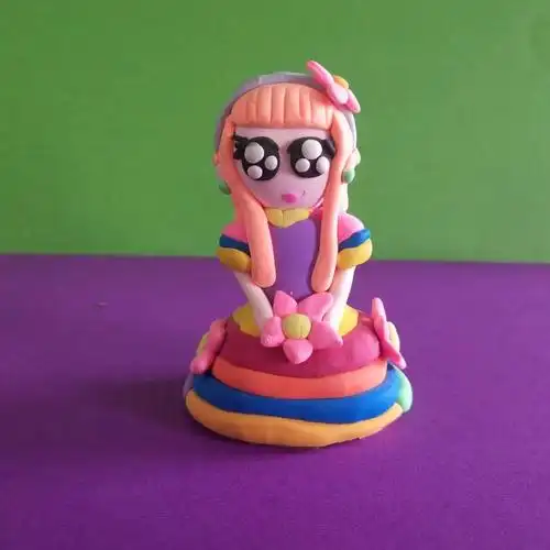 学生粘土手工作品系列(四)人物 写美篇欣赏制作课,同学们找一找哪件